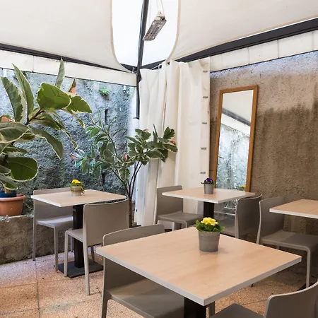 فندق The Convo كومو