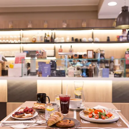 The Convo 3* קומו