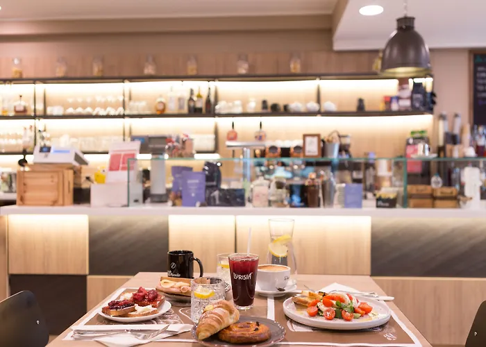 The Convo 3* קומו